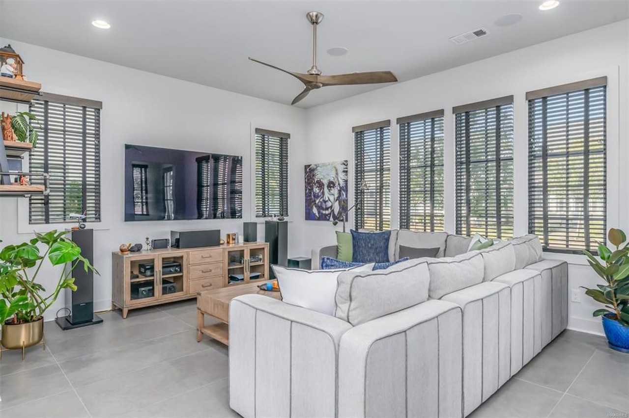 4645 Bloomsbury St - Photo 4 of 45