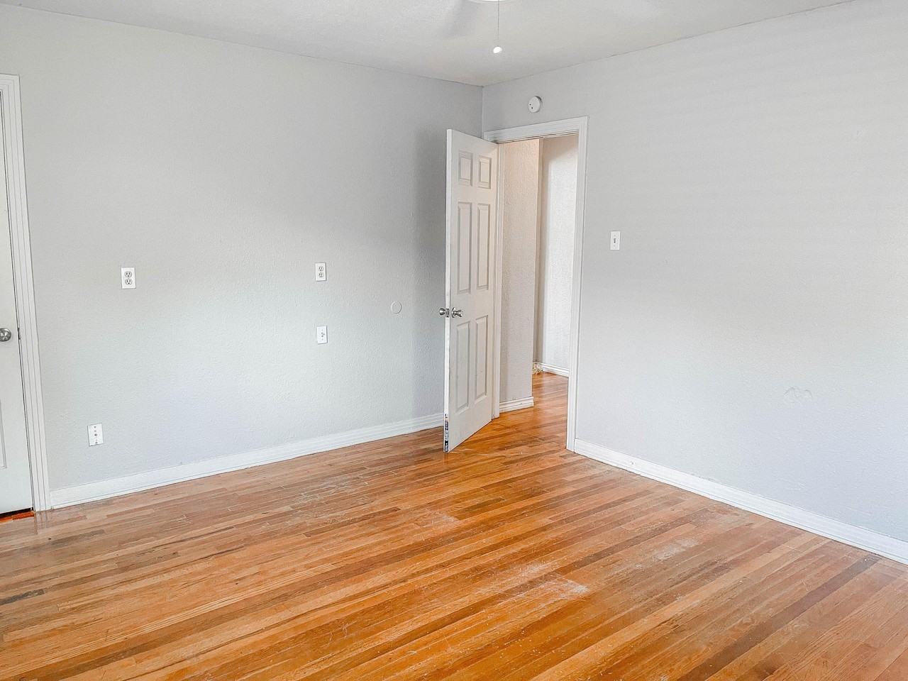 3418 26th St - Photo 2 of 16