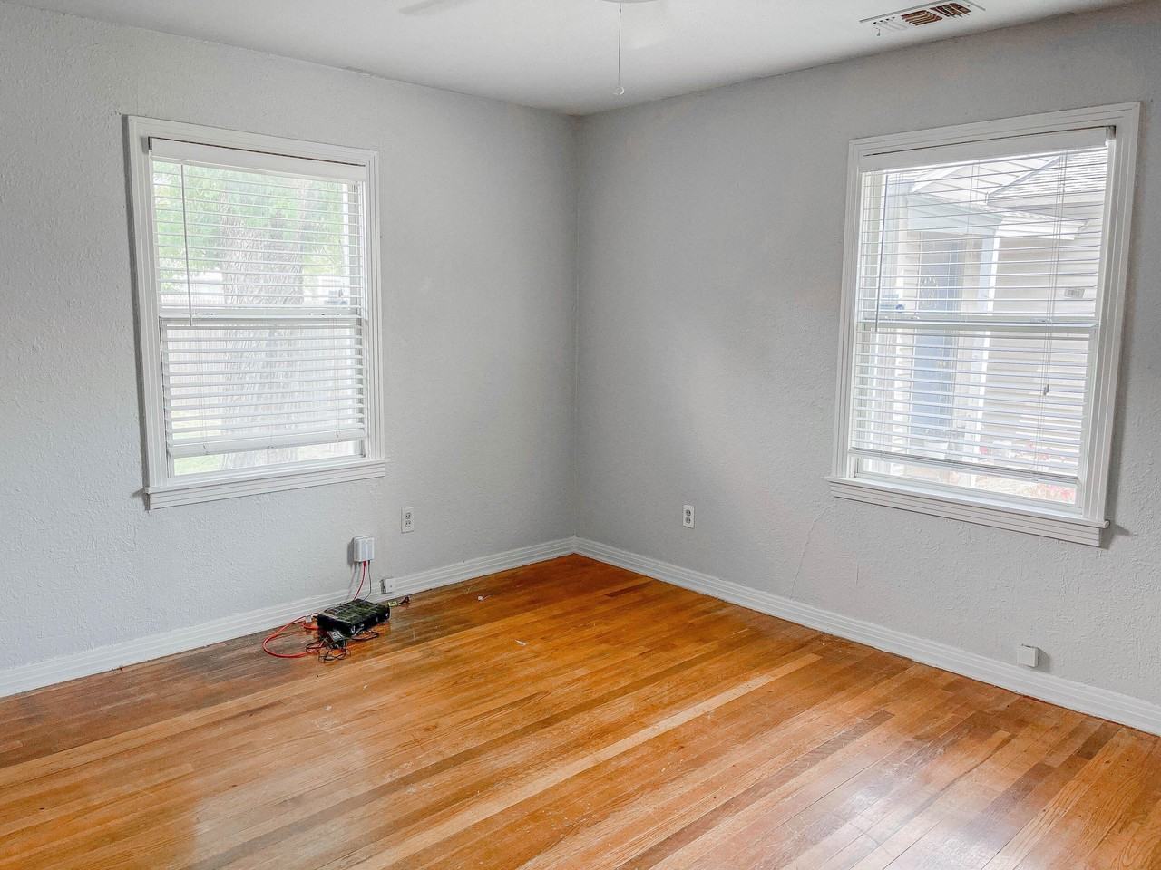 3418 26th St - Photo 3 of 16