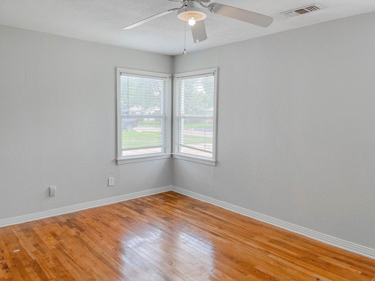3418 26th St - Photo 6 of 16