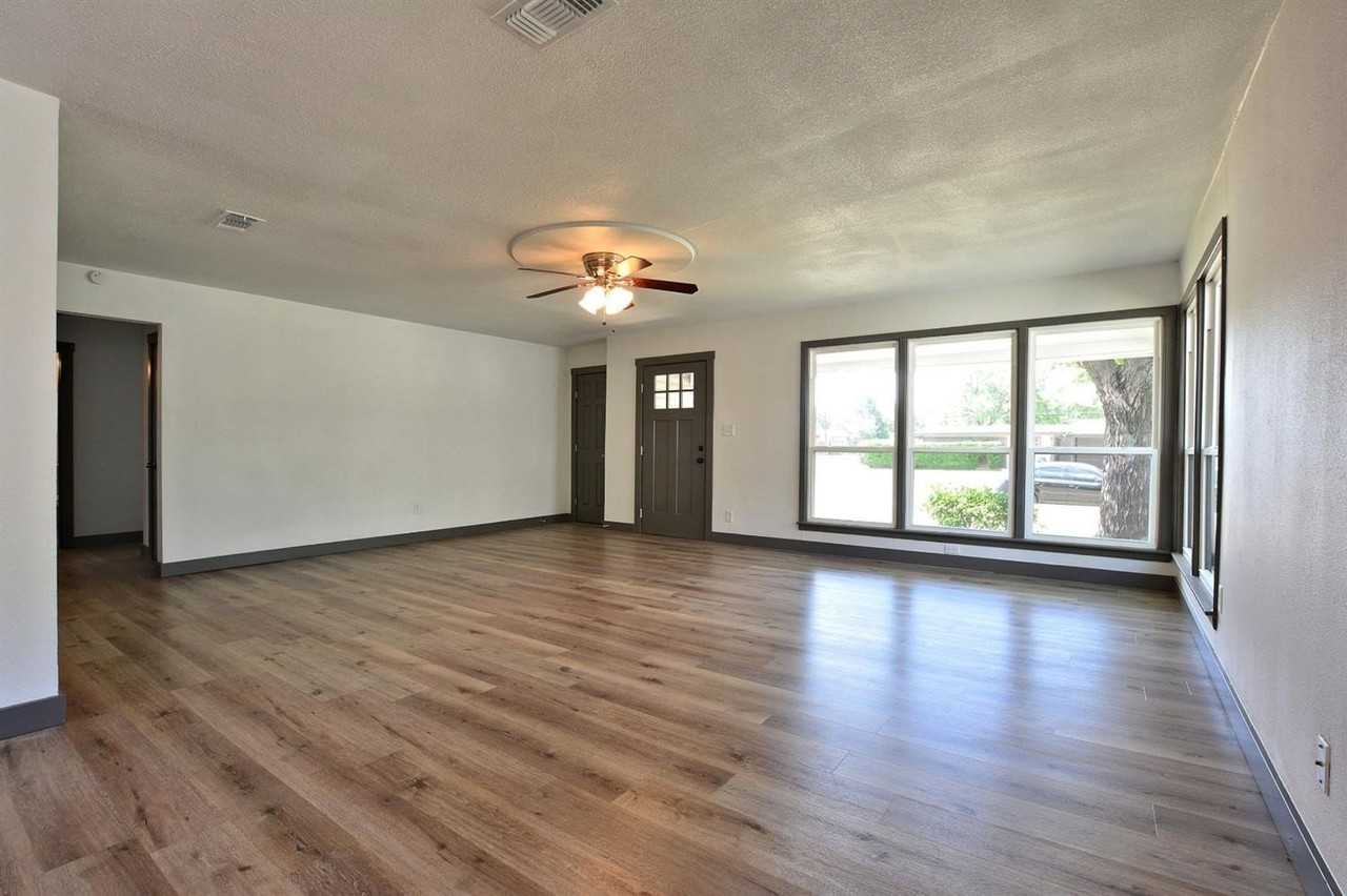 3802 25th St - Photo 4 of 21