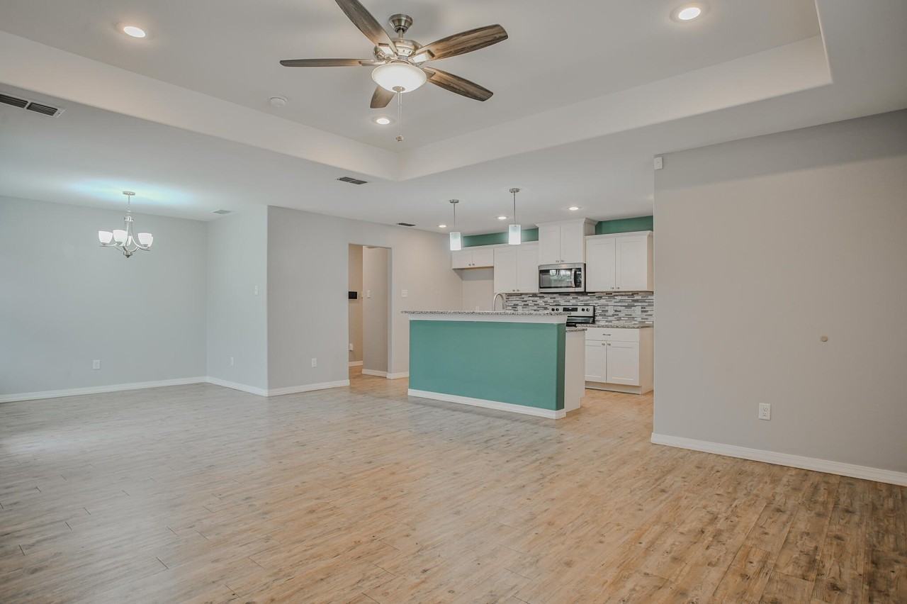 8809 16th St - Photo 5 of 27