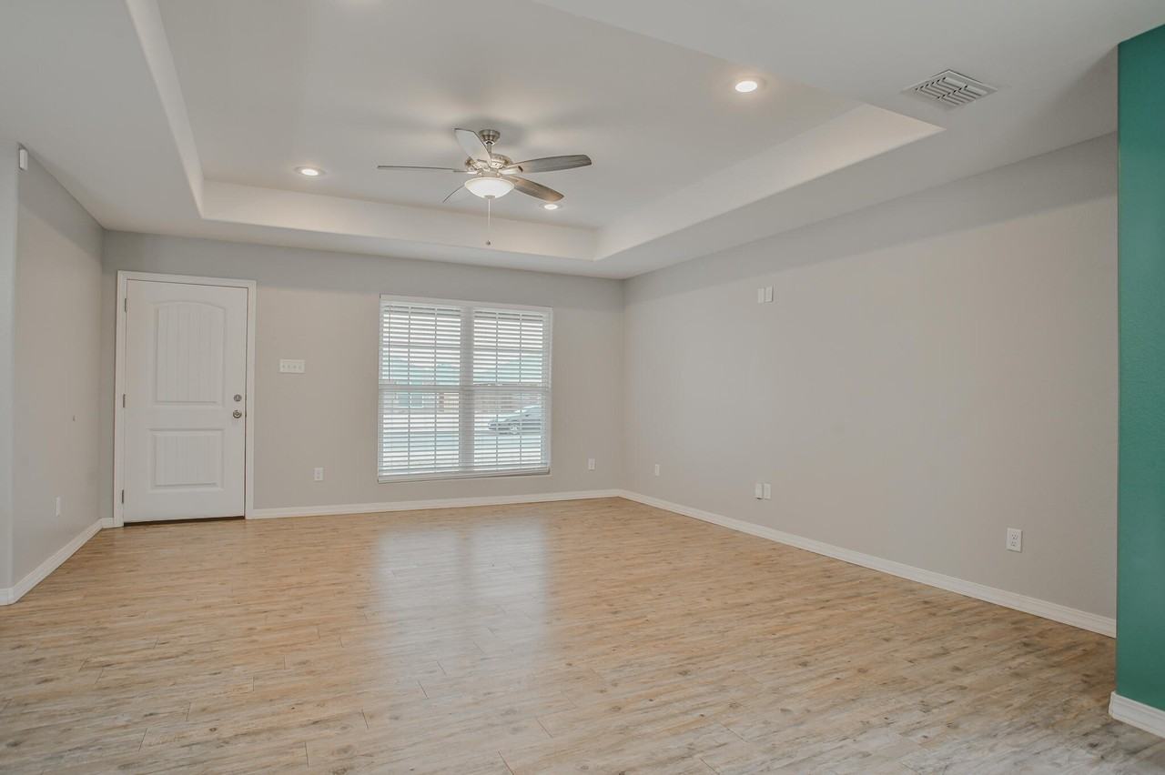 8809 16th St - Photo 7 of 27