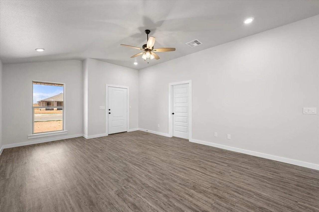 2309 134th St - Photo 2 of 9