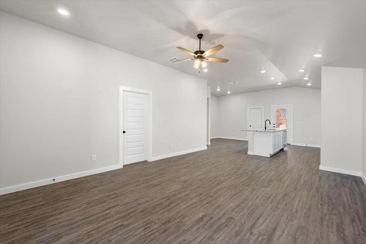 2309 134th St - Photo 3 of 9