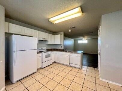 5845 7th St #B - Photo 3 of 11