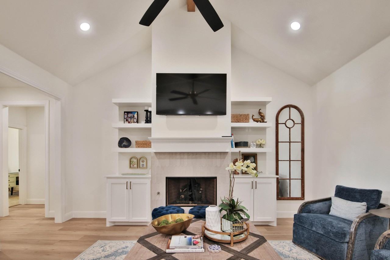 1409 Quincy Ave - Photo 4 of 39