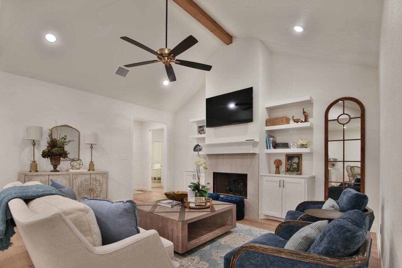 1409 Quincy Ave - Photo 5 of 39