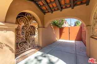252 S Canon Dr - Photo 1 of 1