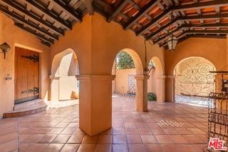 252 S Canon Dr - Photo 2 of 8