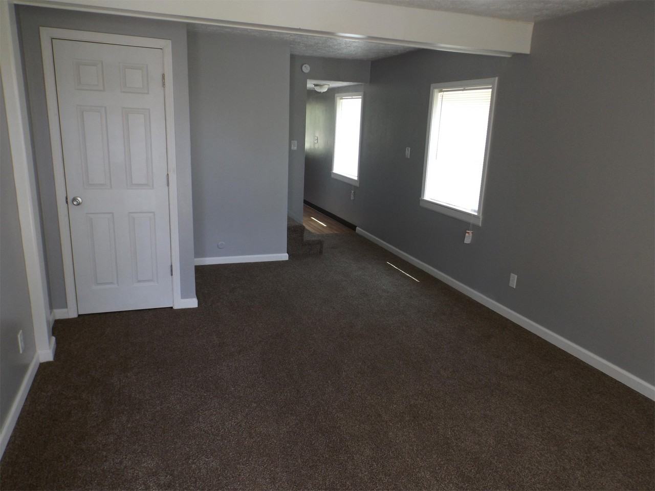 860 N Lincoln St #1 - Photo 3 of 14