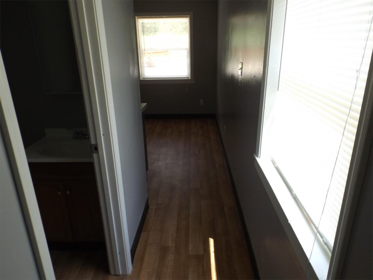 860 N Lincoln St #1 - Photo 4 of 14