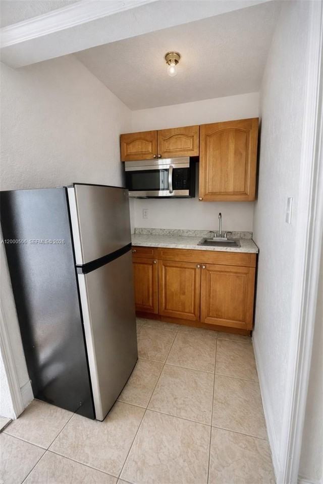 2471 Nw 18th Ter #A - Photo 7 of 9