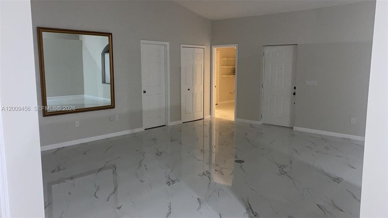 1198 Sw Ingrassina Ave - Photo 2 of 16