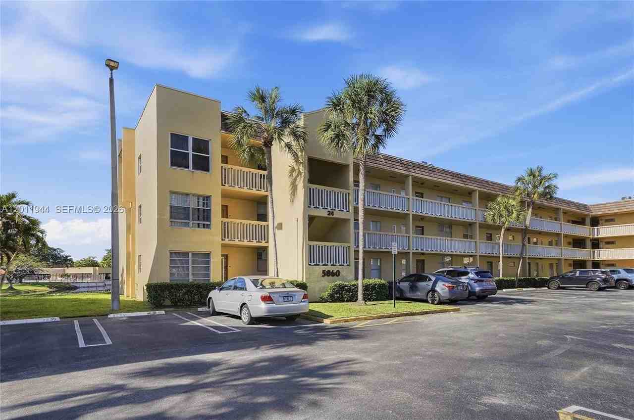 5860 Nw 64th Ave #102 - Photo 4 of 18