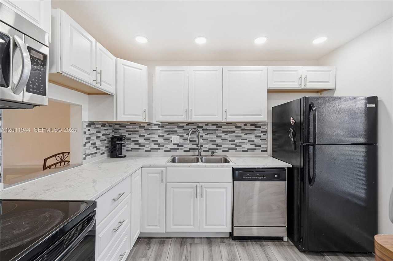 5860 Nw 64th Ave #102 - Photo 6 of 18