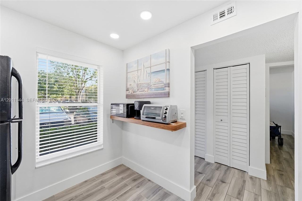 5860 Nw 64th Ave #102 - Photo 7 of 18