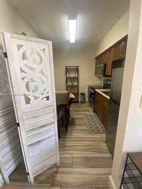 326 Roosevelt St #1 - Photo 4 of 10