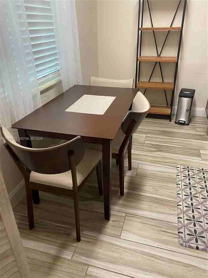 326 Roosevelt St #1 - Photo 6 of 10