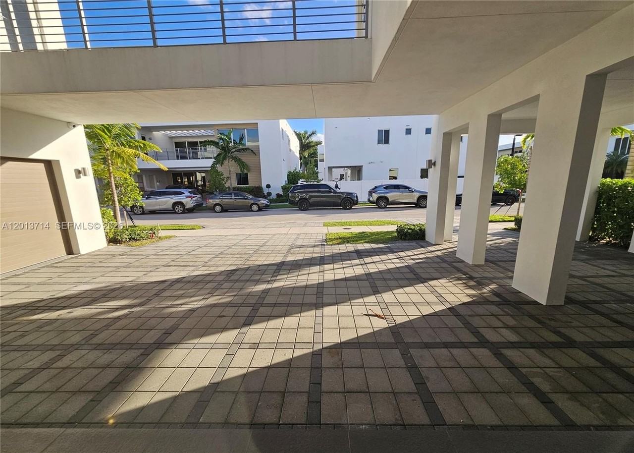 10289 Nw 75th Ter #10289 - Photo 4 of 50