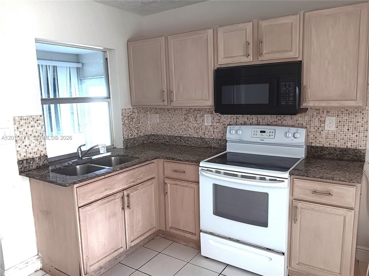 7004 Nw 67th Ave - Photo 4 of 11