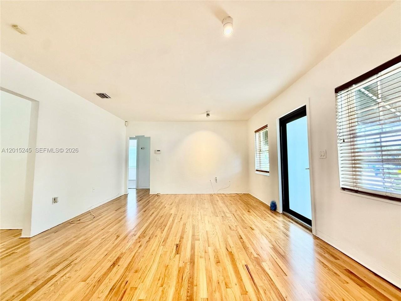 2321 Sw 31st Ave - Photo 4 of 21