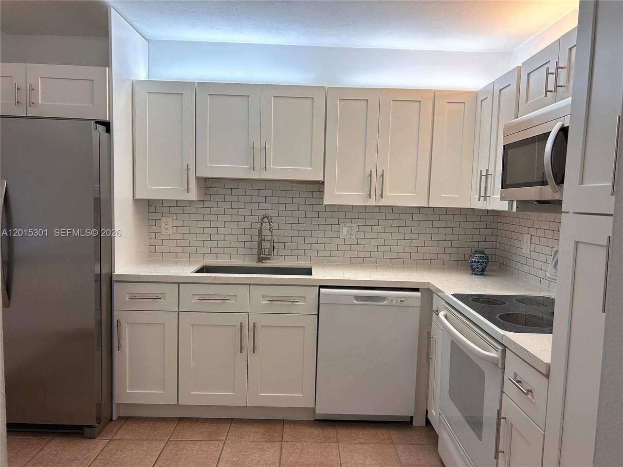 215 Lakeview Dr #101 - Photo 3 of 17