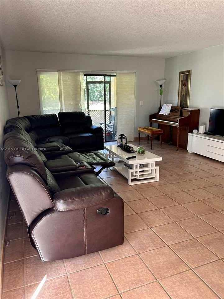 215 Lakeview Dr #101 - Photo 4 of 17