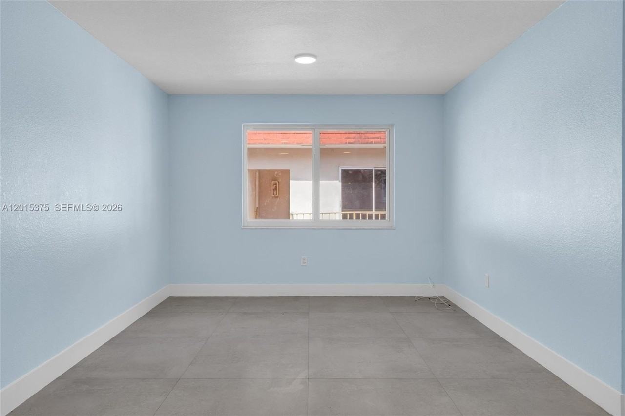 1250 Sw 4th St #6 - Photo 4 of 27