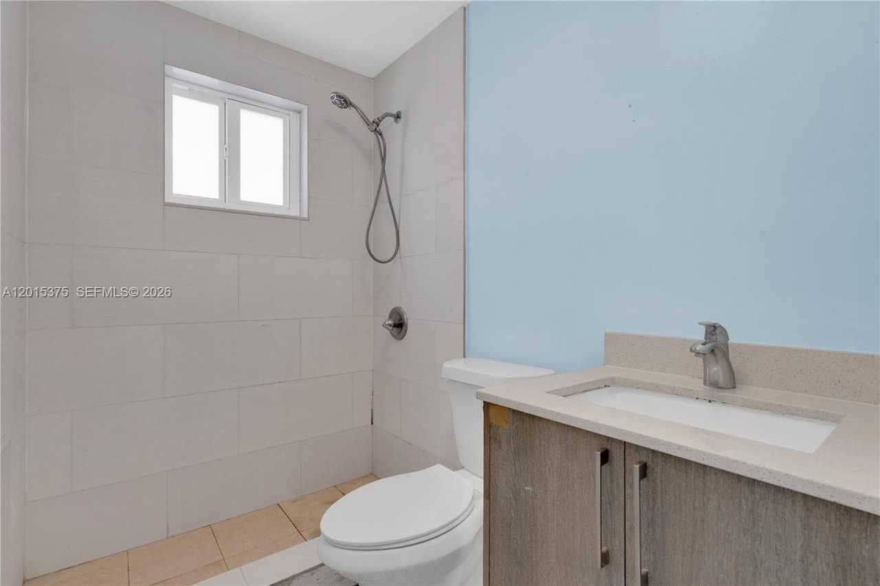 1250 Sw 4th St #6 - Photo 6 of 27