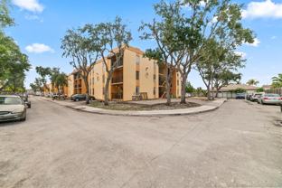 525 W 69th St #306 - Photo 1 of 1
