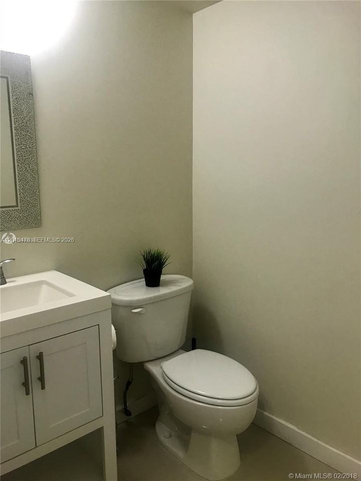 15450 Sw 85th Ter #208 - Photo 7 of 11