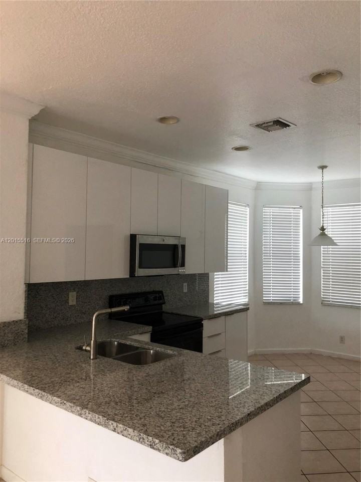 693 Live Oak Ln - Photo 4 of 50