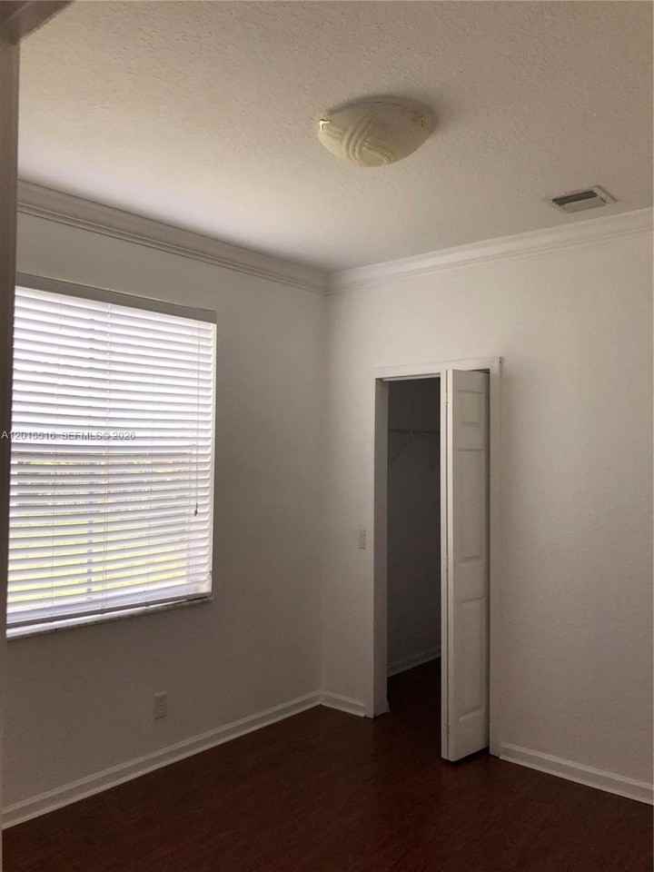 693 Live Oak Ln - Photo 5 of 50