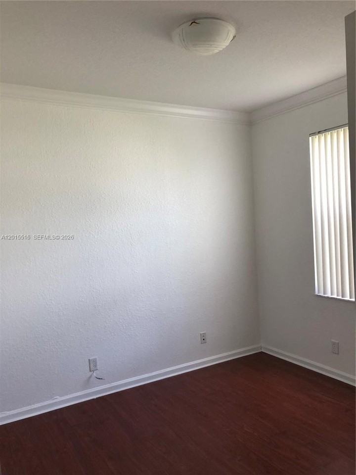 693 Live Oak Ln - Photo 7 of 50