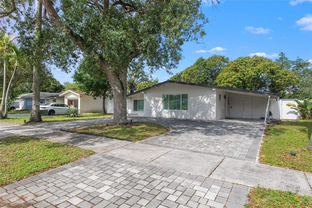 309 Nw 43rd Ave - Photo 3 of 34