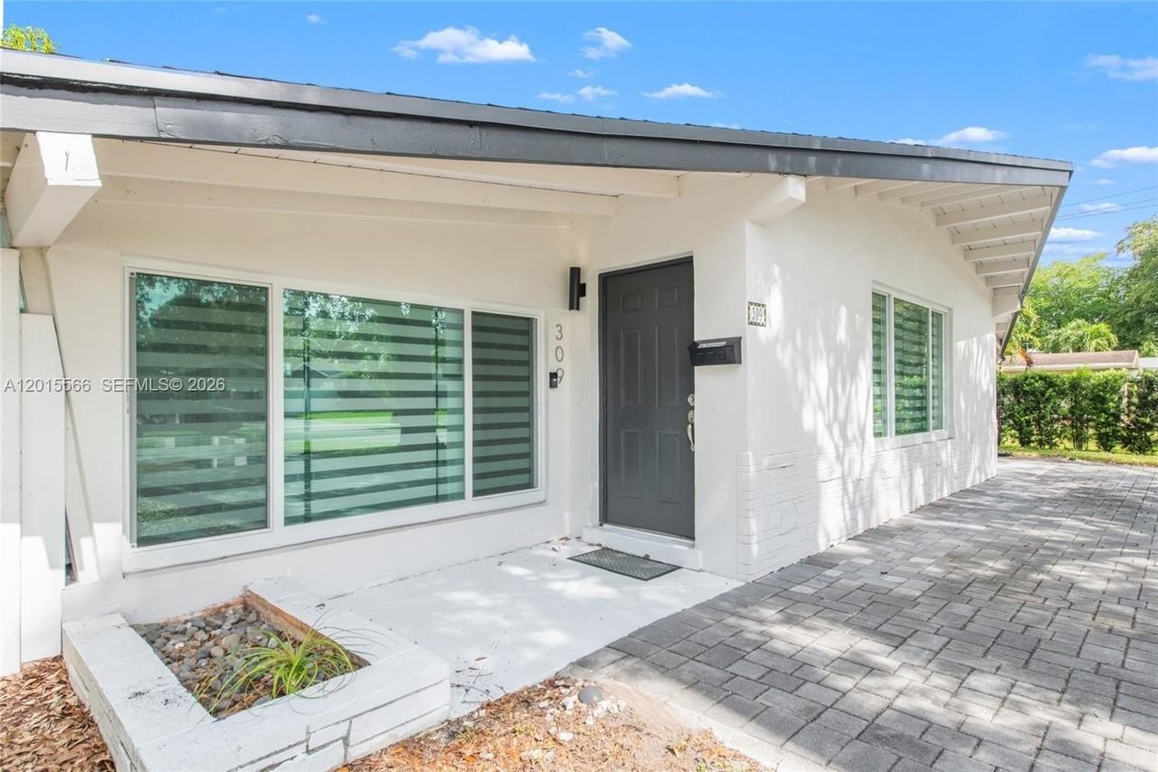 309 Nw 43rd Ave - Photo 5 of 34
