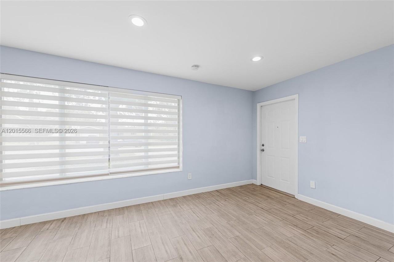 309 Nw 43rd Ave - Photo 6 of 34