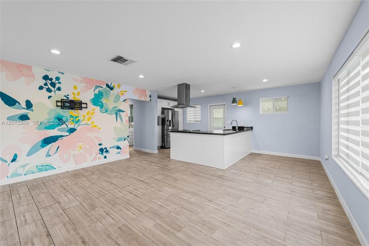 309 Nw 43rd Ave - Photo 7 of 34