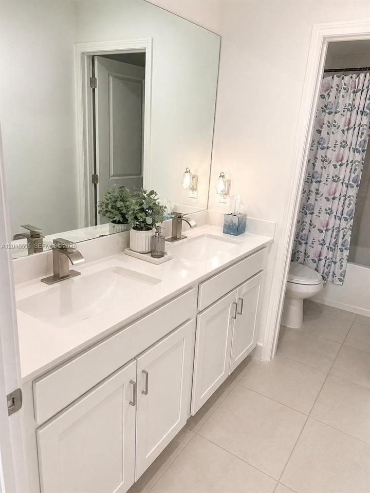 6835 Broadwater Ln - Photo 5 of 18