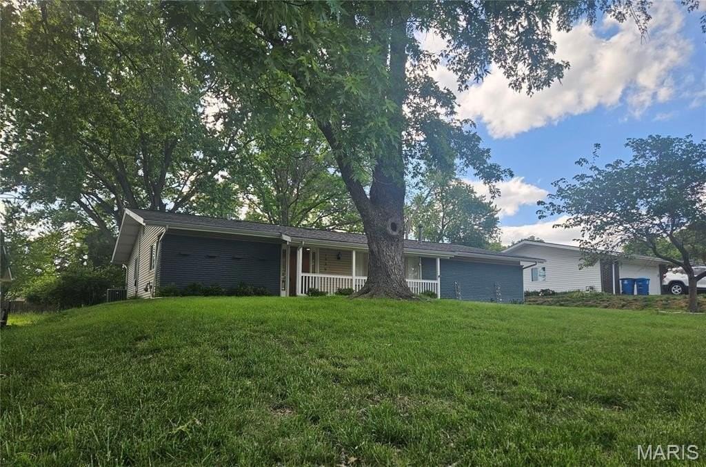 1539 Papillon Dr - Photo 2 of 22