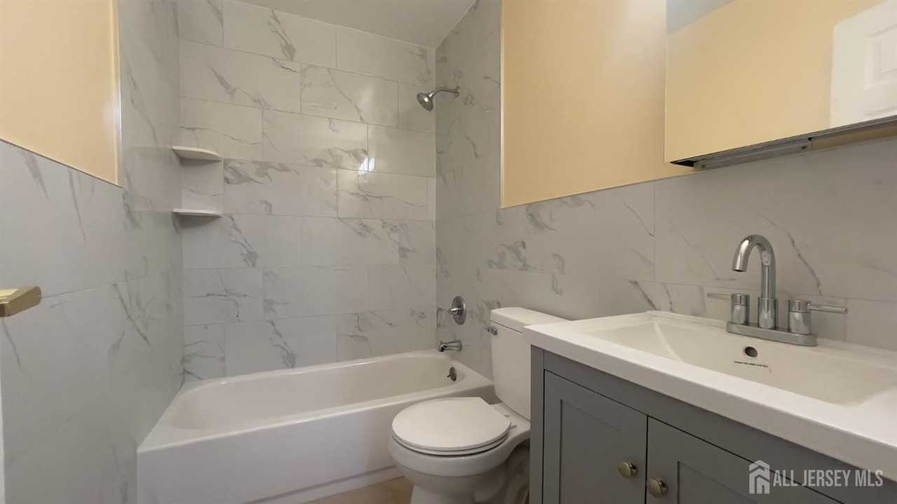 16 Lake Ave #2B - Photo 6 of 10
