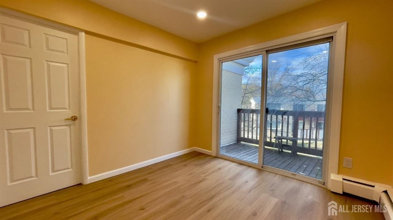 16 Lake Ave #2B - Photo 7 of 10