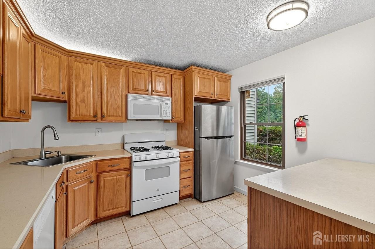 134 Pear Tree Ln - Photo 3 of 20