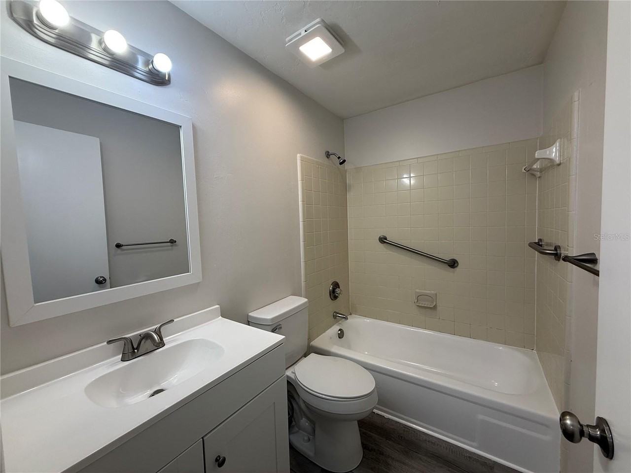 6030 Sw 12th Pl #2 - Photo 6 of 7