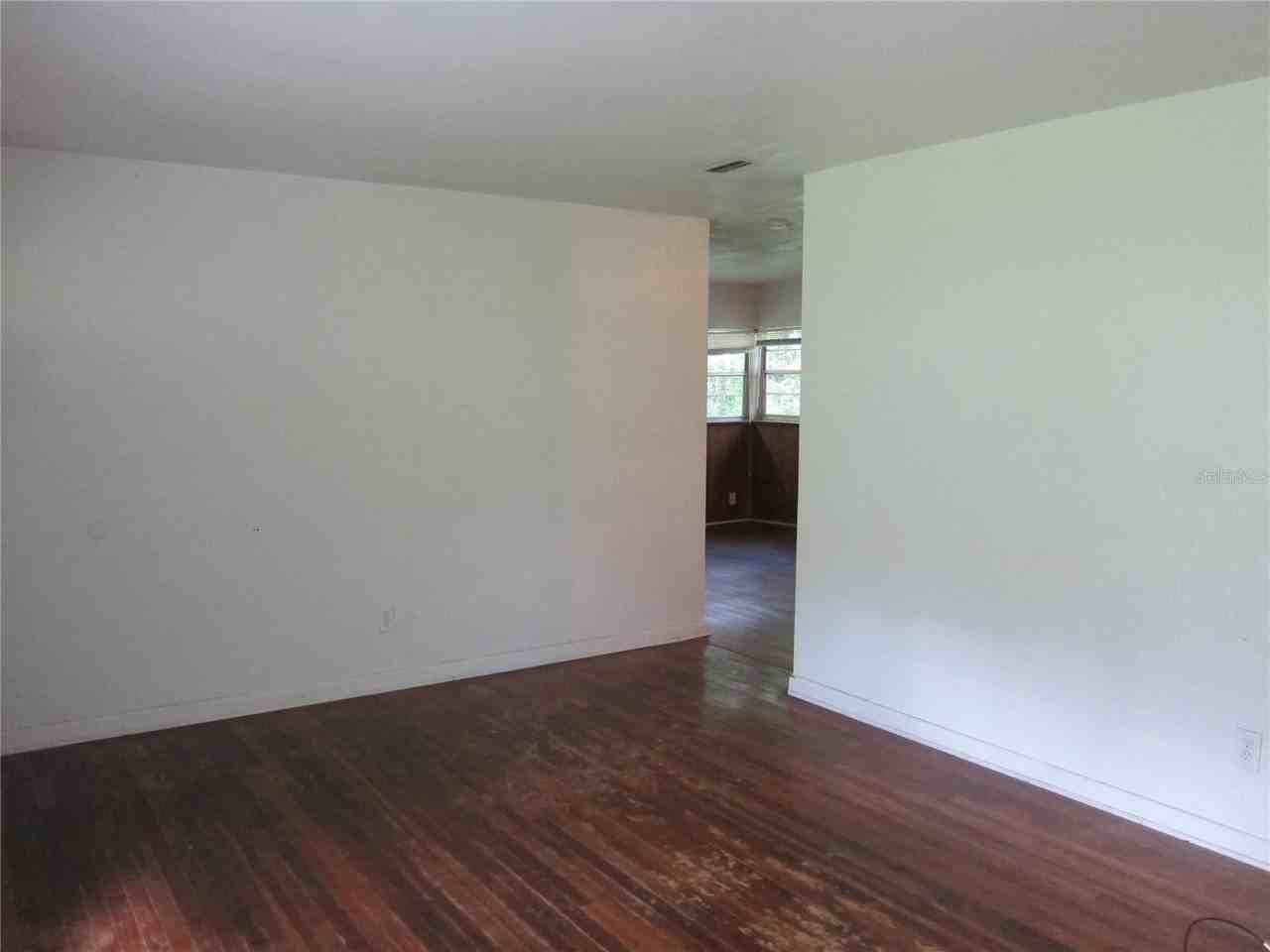 380 Nw 27th Ter - Photo 2 of 19