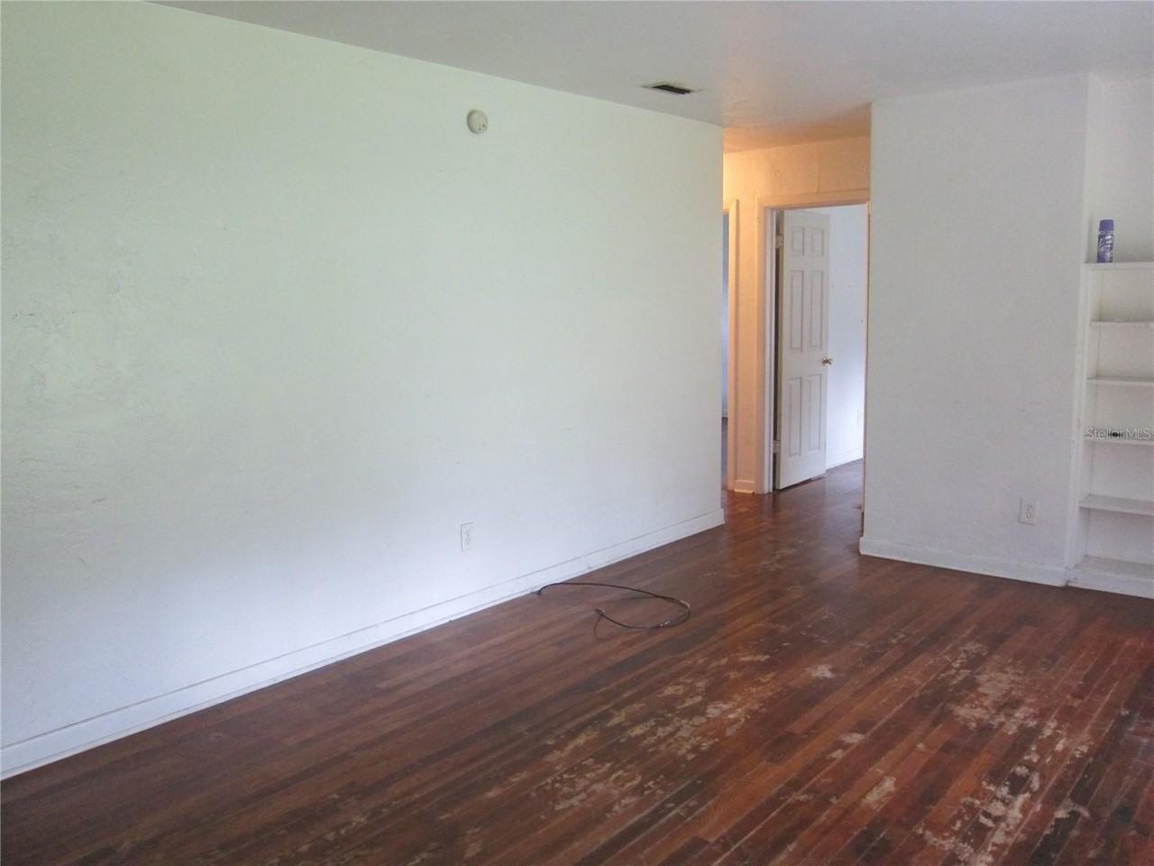 380 Nw 27th Ter - Photo 3 of 19