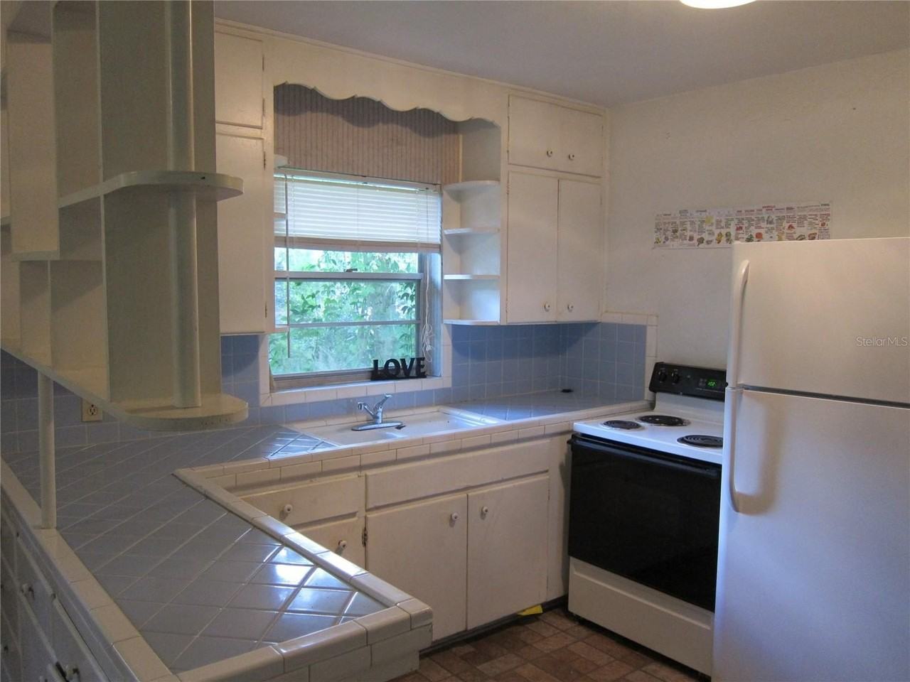 380 Nw 27th Ter - Photo 6 of 19
