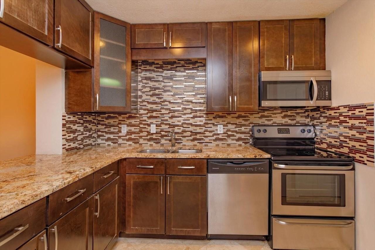 5303 Indian Creek Dr #D - Photo 3 of 30