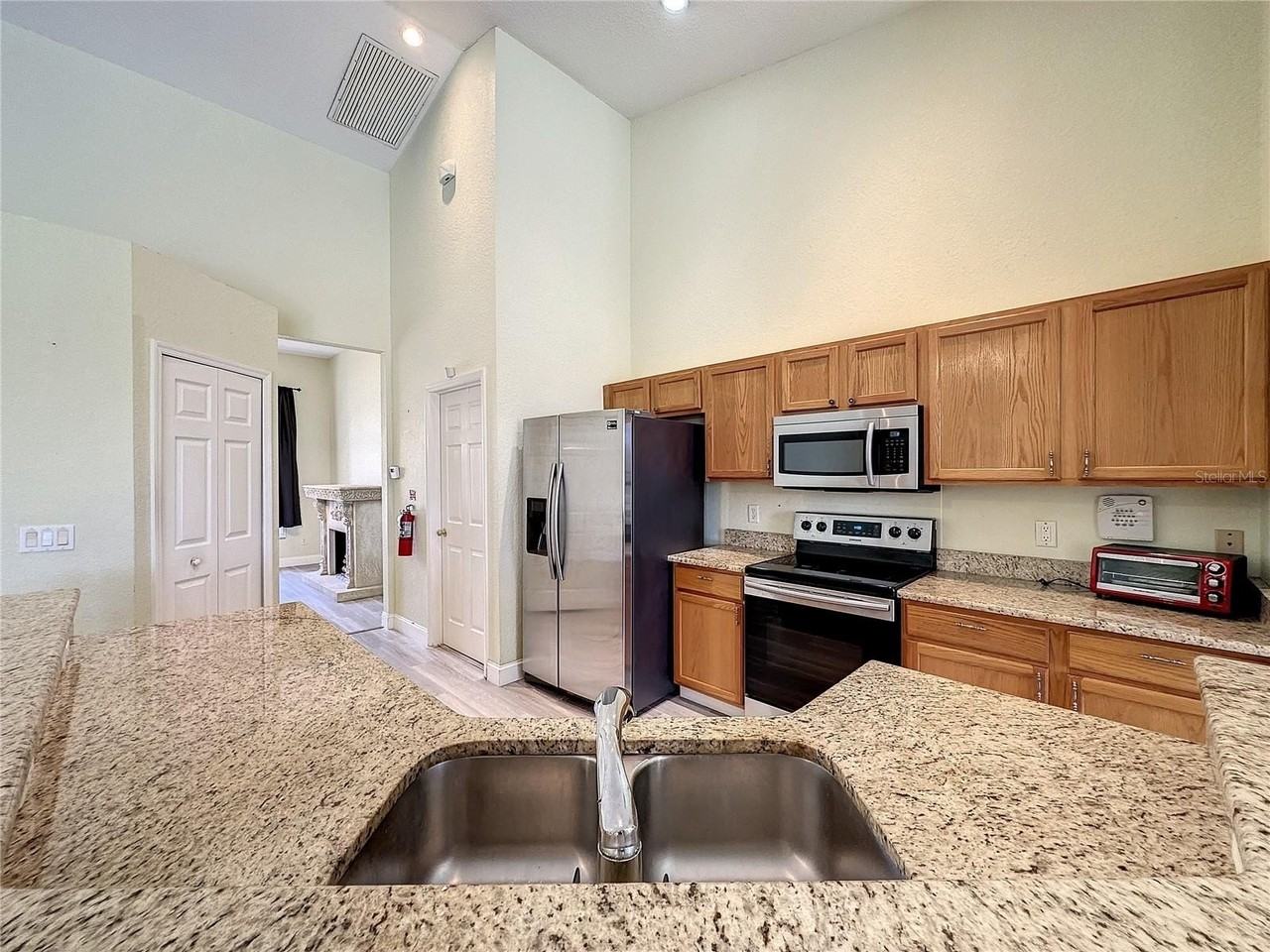 218 N Hampton Dr - Photo 7 of 47